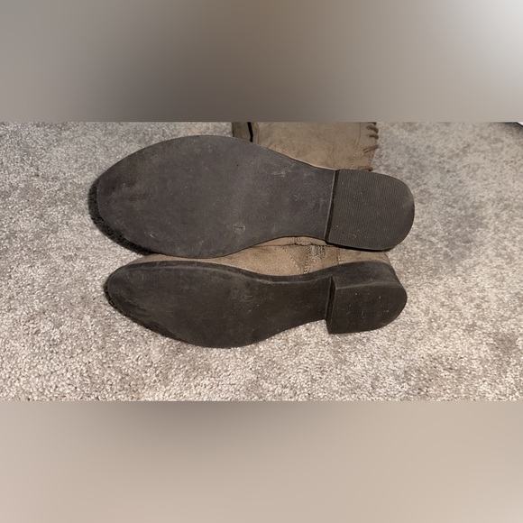 Knee high tan lace up boots - Picture 5 of 7